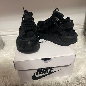 Black Nike Huarache Sneakers
